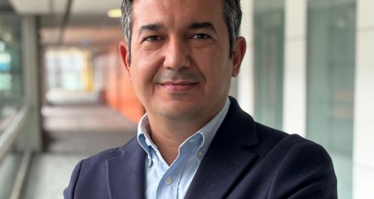 OEB25 Keynote speaker Niyazi-Arda-Aygul